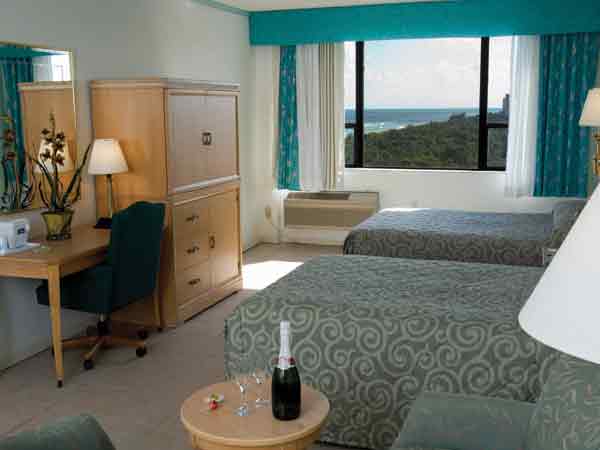 Howard Johnson Plaza Dezerland Beach & Spa  04.[1]